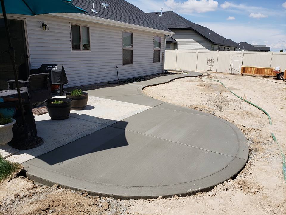 Curved residential concrete patio with broom finish